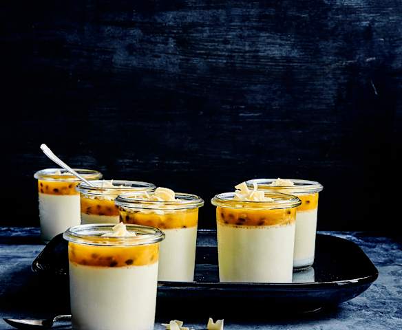 Panna cotta au chocolat blanc et fruit de la passion Panna cotta au chocolat blanc et fruit de la passion