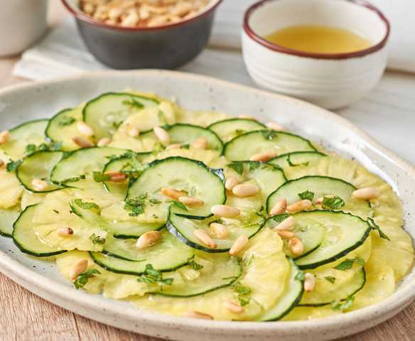 Carpaccio de pepino y piña con vinagreta de miel Carpaccio de pepino y piña con vinagreta de miel