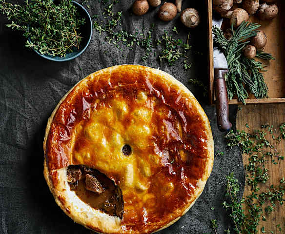 Empada de guisado de carne e cogumelos