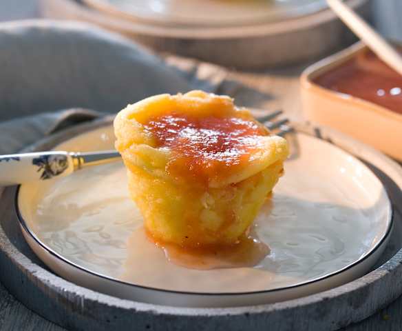 Mini cheesecakes de queso de tetilla con coulís de membrillo