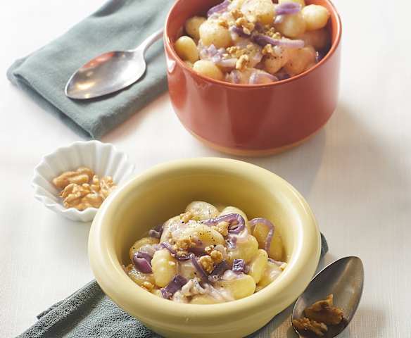 Gnocchi con cipolla rossa, mascarpone e noci