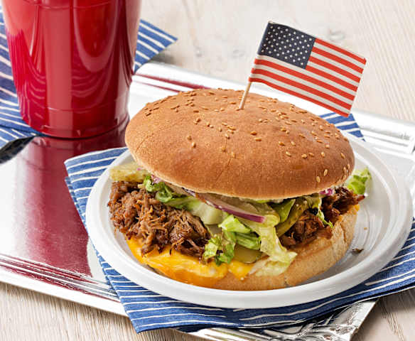 Hamburguesa de carne deshilachada estilo BBQ (BBQ pulled pork buns) Hamburguesa de carne deshilachada estilo BBQ (BBQ pulled pork buns)