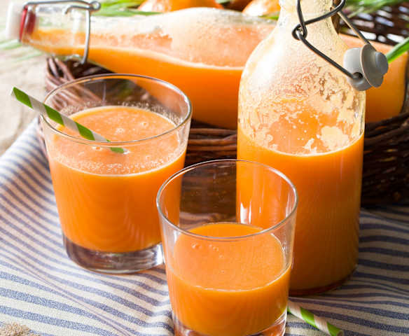 Suco de maçã, cenoura e hortelã