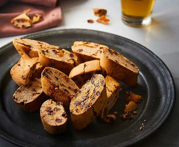 Cantucci farina di castagne e albicocche secche