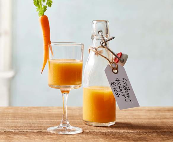 Möhren-Mango-Likör mit Rosenwasser Möhren-Mango-Likör mit Rosenwasser