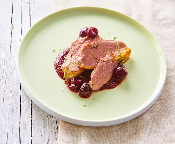 Petto d'anatra sottovuoto con salsa alle ciliegie