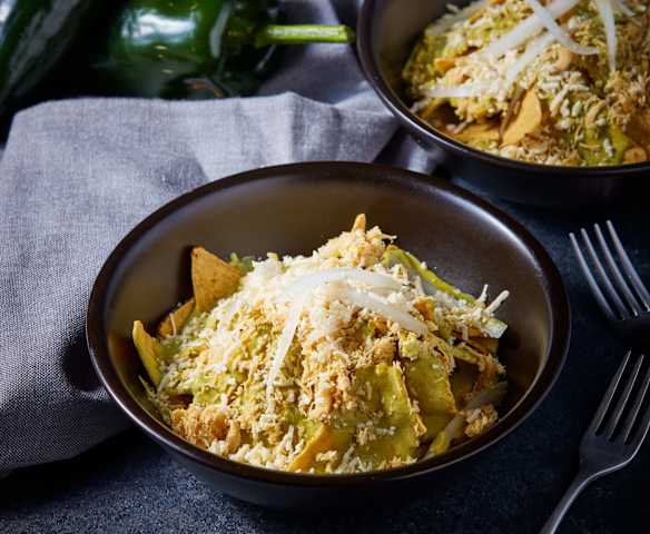 Chilaquiles verdes con pollo Chilaquiles verdes con pollo