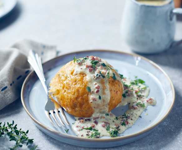 Kräuter-Tomaten-Knödel mit Gorgonzola-Speck-Sauce