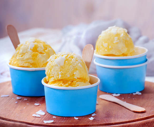 Frozen yogurt al mango e scaglie di cocco