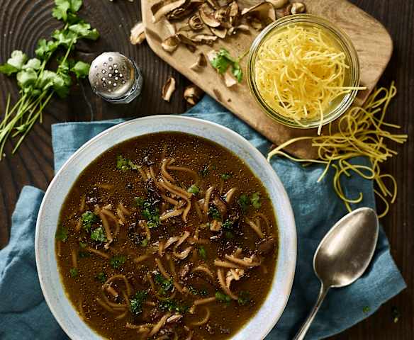 Vánoční houbová polévka s nudlemi