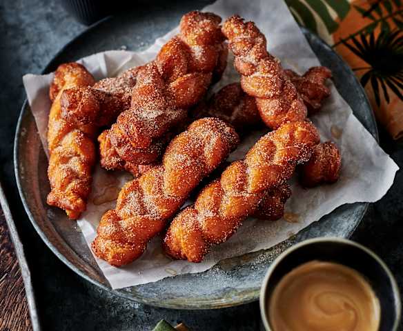 Koeksisters (Süße Zöpfe)