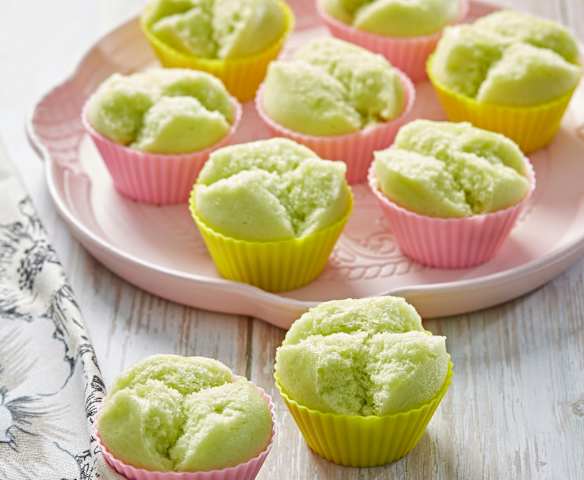 Kue Kukus Pandan (Pandan Steamed Cupcakes)