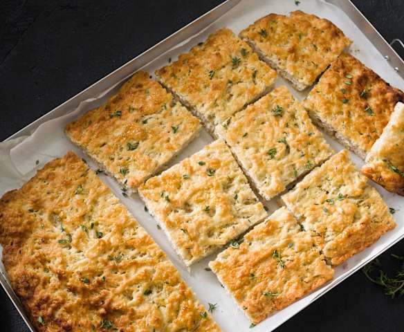 Focaccia con manzana al tomillo