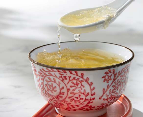 Sarang Burung dengan Ginseng dan Goji Berry (Ginseng Wolfberry Bird's Nest)