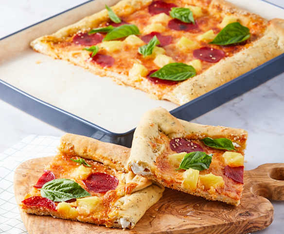 Hawaiian Pizza with Stuffed Cheese Crust (Ben)