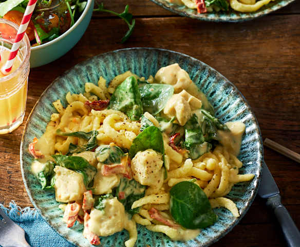 Hähnchen-Spinat-Ragout mit getrockneten Tomaten