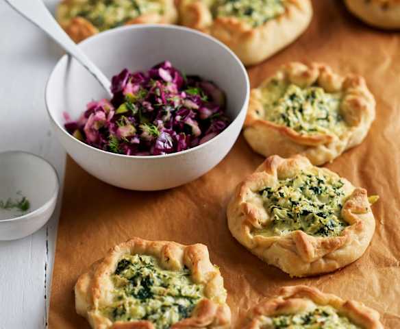 Tartelettes au chou-fleur, salade de chou rouge