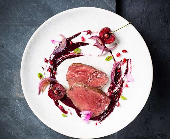 Solomillo de ternera con salsa de cerezas al Oporto