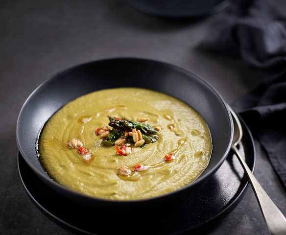 Crema di asparagi verdi e pinoli piccanti Crema di asparagi verdi e pinoli piccanti