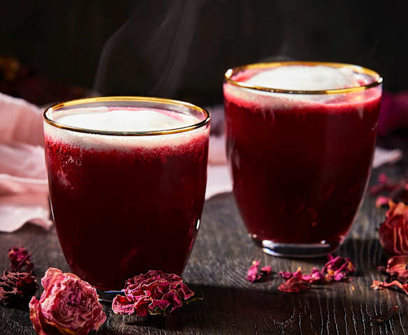 Latte à la rose et à l'hibiscus Latte à la rose et à l'hibiscus