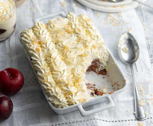 Blommegelé med tvebakker og vaniljecreme
