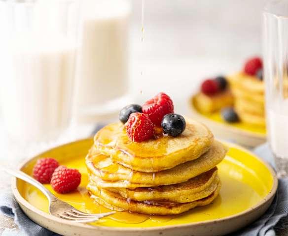 Bevanda a base di arachidi e pancakes alle arachidi