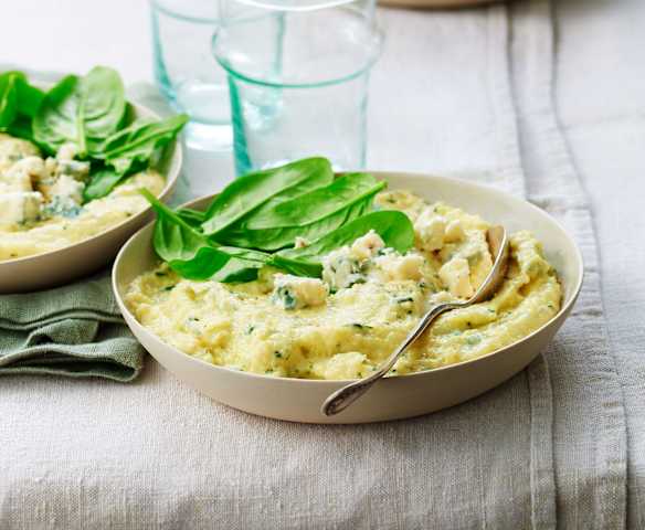 Polenta crémeuse au bleu et aux épinards