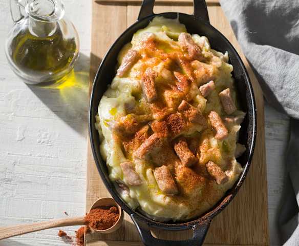 Patatas revolconas extremeñas con secreto ibérico