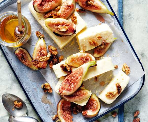 Honey semifreddo with warm figs and walnuts (Diabetes)