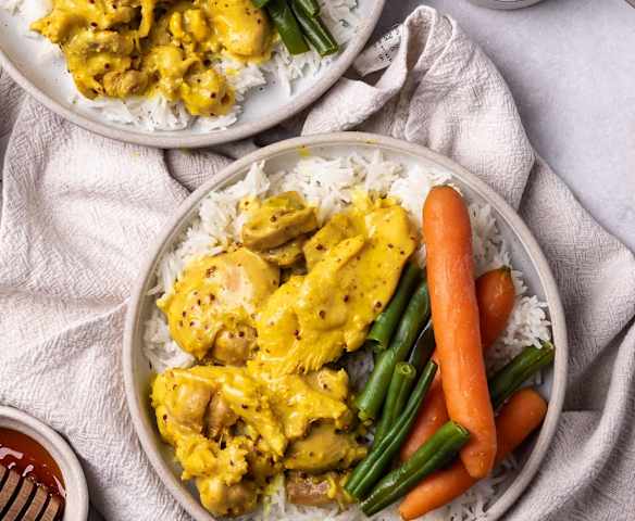 Honey mustard chicken with rice and vegetables