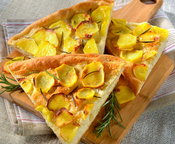 Focaccia con patate e rosmarino