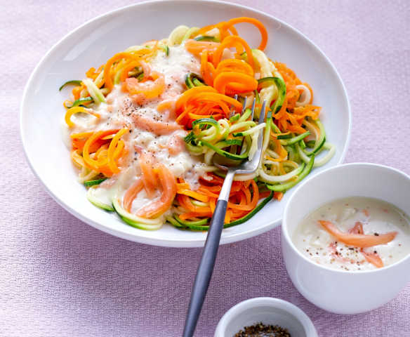 Gemüsenudeln mit Lachssauce Gemüsenudeln mit Lachssauce