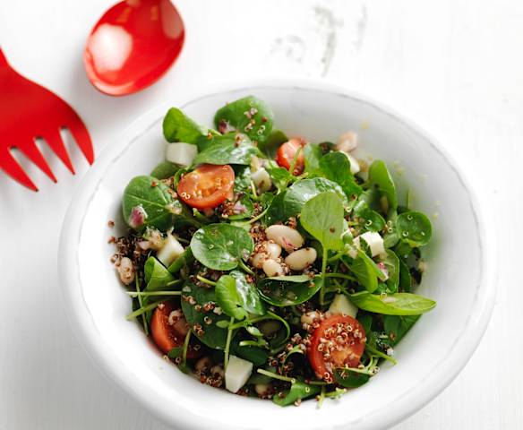 Salada de quinoa, feijão e queijo de cabra