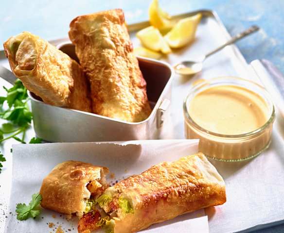 Romana-Röllchen mit Caesar-Dip