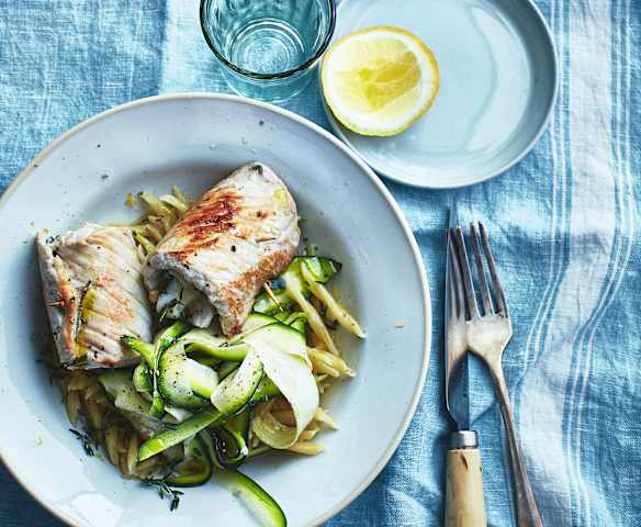 Roulés de veau à la sauge et à la mozzarella, trofie et courgettes