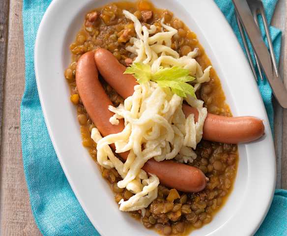 Linsen mit Spätzle und Wienerli