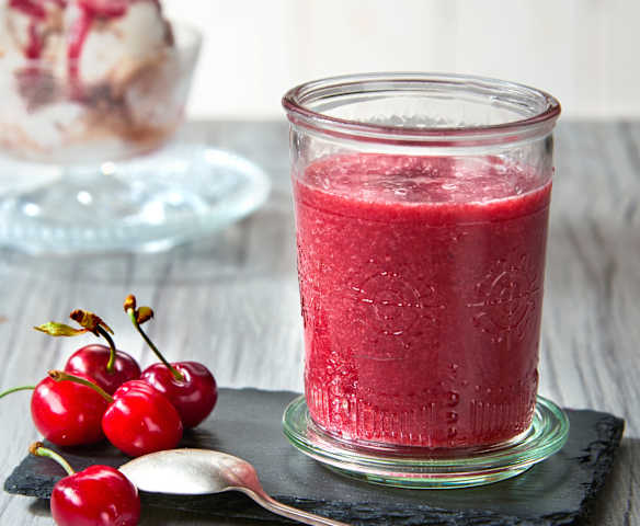 Salsa alle ciliegie e sciroppo di carrube