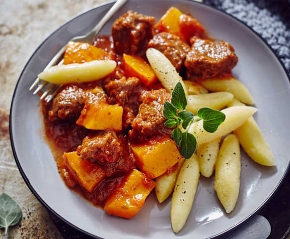 Kürbisgulasch mit Schupfnudeln
