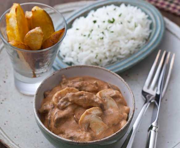 Estrogonofe de carne com batatas