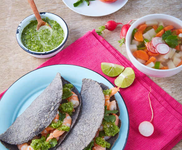 Sopa de verduras, tacos de camarón y duraznos al vapor