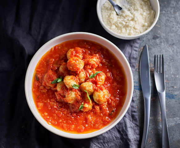 Faszerowane gnocchi z sosem pomidorowym Faszerowane gnocchi z sosem pomidorowym