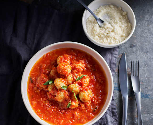 Gnocchi ripieni piccanti con salsa di pomodoro Gnocchi ripieni piccanti con salsa di pomodoro