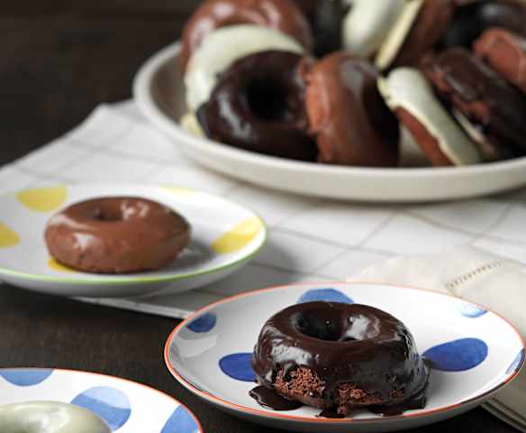 巧克力甜甜圈蛋糕