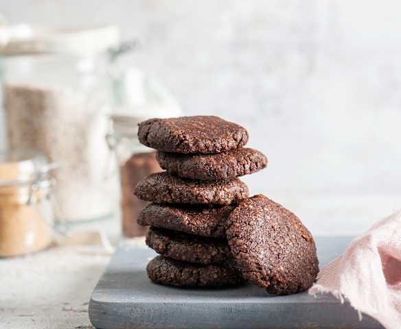 Kakaowo-orzechowe ciastka orkiszowe bez pieczenia