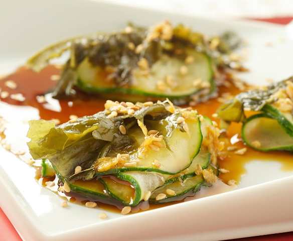 Gurkensalat mit Wakame-Algen