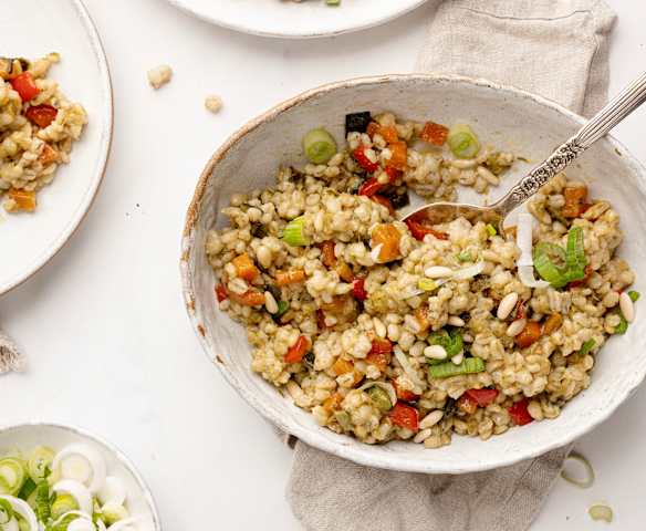 Ensalada de cebada con verduras de verano Ensalada de cebada con verduras de verano