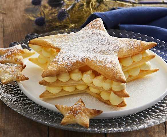 Millefoglie di Natale con crema al mascarpone Millefoglie di Natale con crema al mascarpone