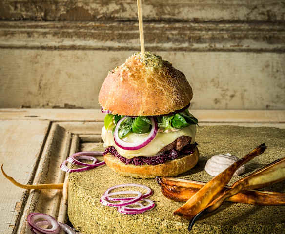 Wilde Burger mit Cumberland-Rotkraut