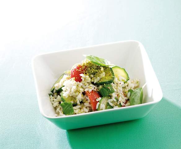 Insalata di riso con verdure e pistacchi