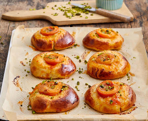 Pains au lait fourrés aux abricots